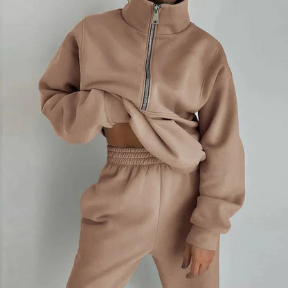 Women's Athletic Tracksuit Set with Fitted Design for Gym and Casual Wear