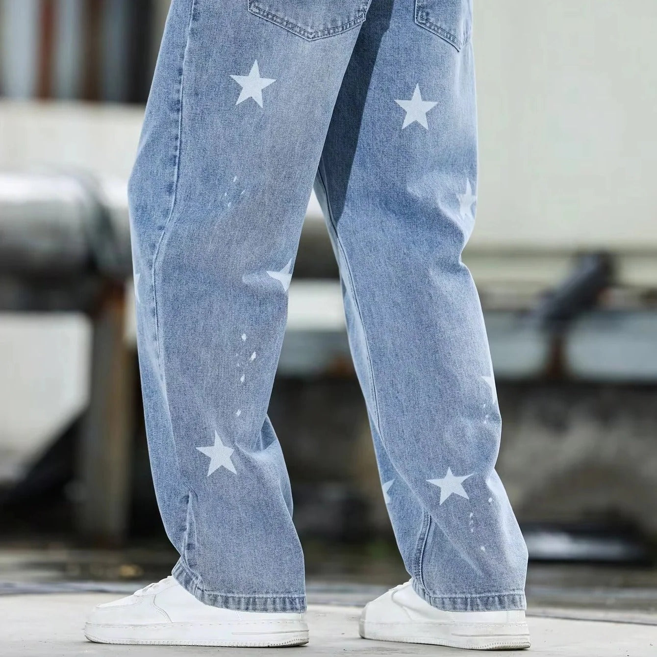 Men's Relaxed Fit Straight Cut Jeans with Wide Leg Design