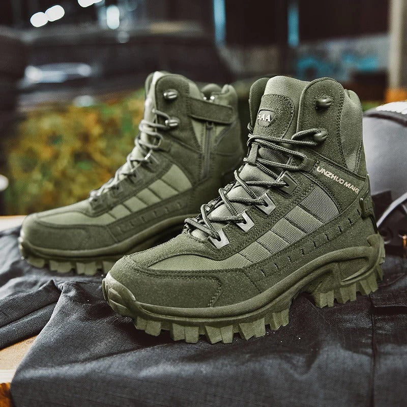 Men’s Insulated Tactical Winter Boots with Warm Lining and Rugged Grip